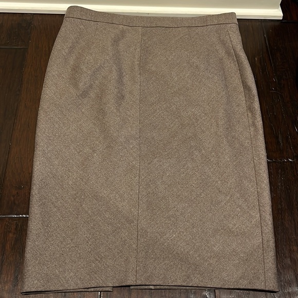 Brunello Cucinelli taupe melange skirt with front asymmetrical zipper detail - Picture 5 of 6
